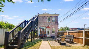 Historic 3-BR Downtown Bourbon Getaway
